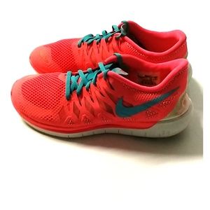 Nike women pink running sneaker Sz 10